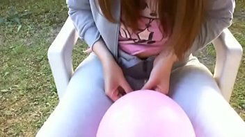 Palloncini fetish gonfio giardino faccio eccitare come porco