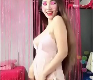 nhảy m&uacute_a sung qu&aacute_ Uplive show h&agrave_ng