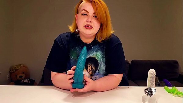 Velma Voodoos Reviews: TAINTACLE hankeys toys unboxing