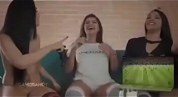 Safadas jogando fifa e tirando tudo