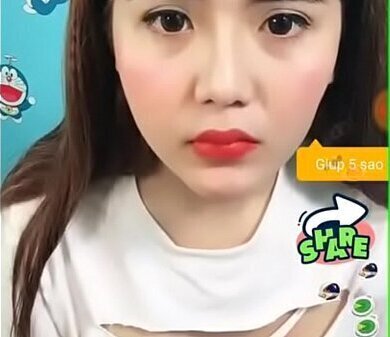 Idol Uplive show h&agrave_ng n&uacute_m m&uacute_p