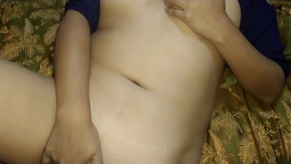 vecina masturba para tener squirt