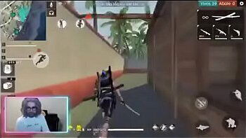 DRAG QUEEN COMENDO CU DE MARICONA NO FREE FIRE