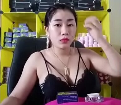 ស្រីតា Live លក់ឡេបញ្ចេញដោះអោយមើលហ្រ្វីៗ