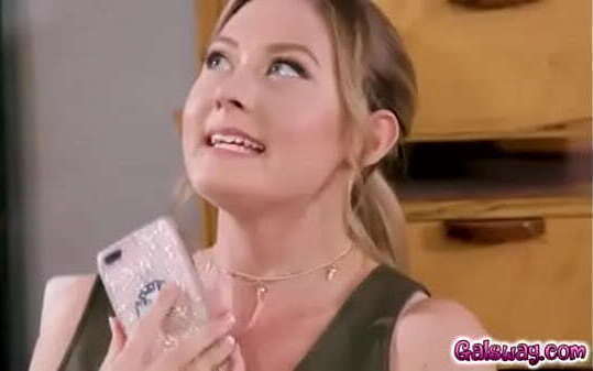 Addison grinds pussy over Cadence face making pussy with warm tongue!