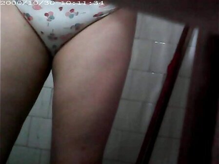 Filmei banho minha escondido