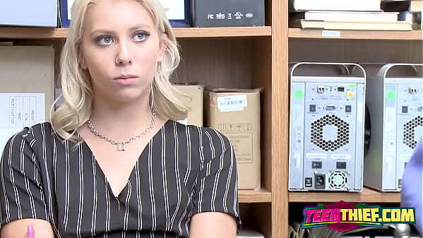 Tattooed blondie sucking guard