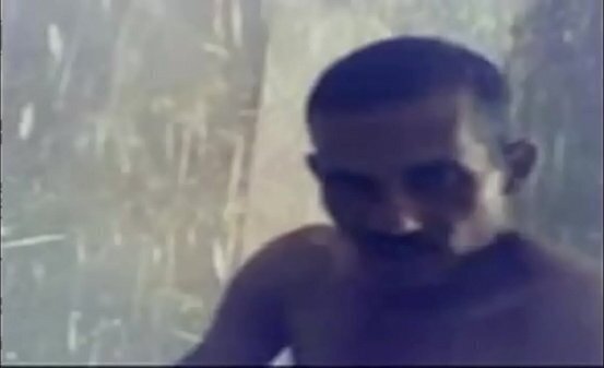 ويركبها زبره الطخين ويفرمها نياكة فرحانه بالكاميرة