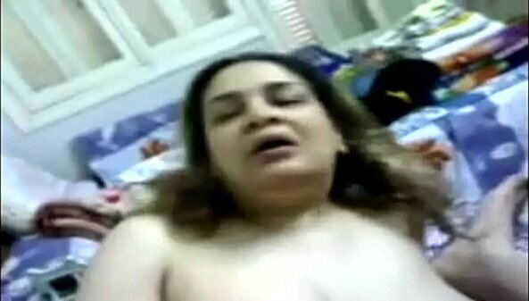 بتعمل بولجوب رائع لعشيقها ماتقعد زبره تمتعه