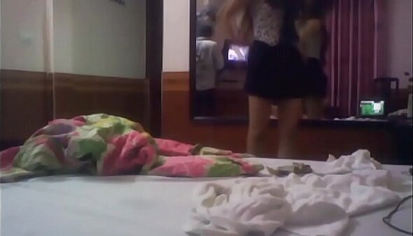 ngoại T&igrave_nh c&oacute_ Chồng Trong Nh&agrave_ Nghĩ