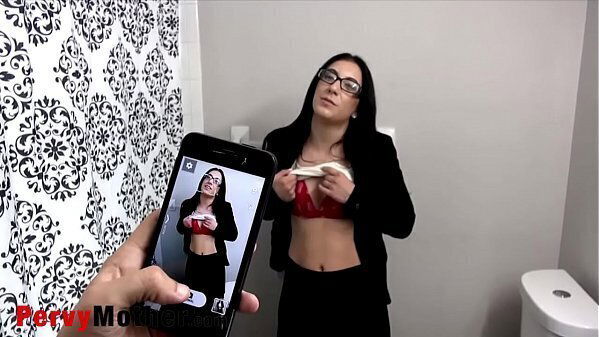 PervyMother.com Only Wants Selfies