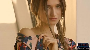 Gorgeous natural Euro MILF Ilvy Kokomo teases poses