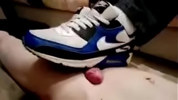 Esfregando t&ecirc_nis