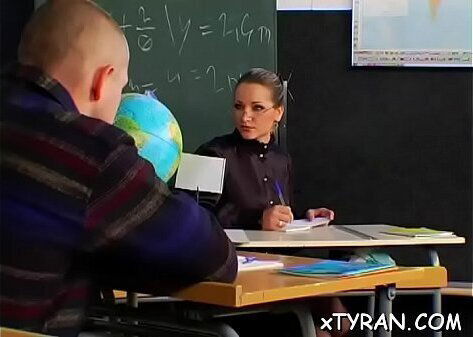 gets jerked whilst worshipping lover'_s feet