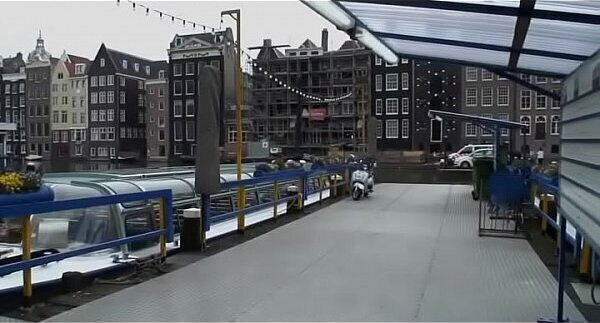 Gorgeous hooker gives blow spreads wide dick