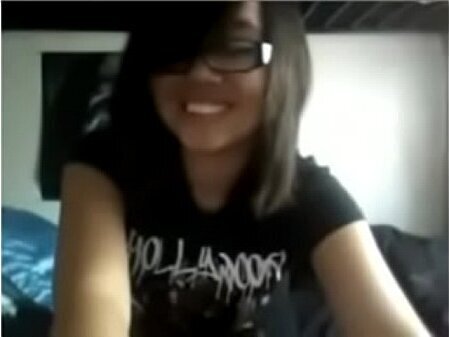 Rouge French Canadian Asian webcam