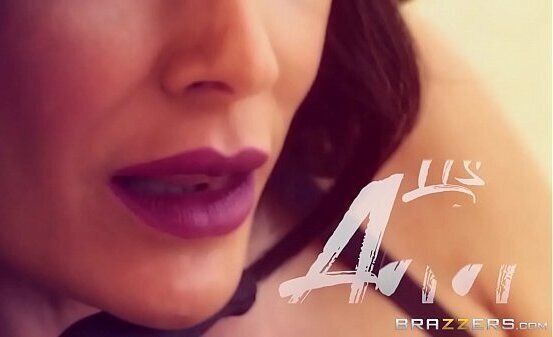 Thicc ebony milf (Vanessa Blue) fucks help BRAZZERS