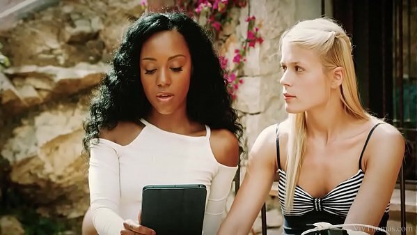 VivThomas - Sweet Cat sits on Noe Milk'_s face