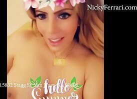Nicky Ferrari Mexicana Caliente masturbandose