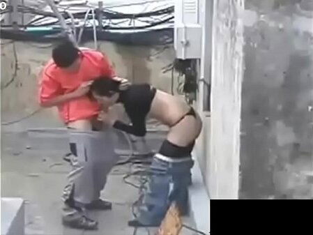 مصرى خطيبته السطوح