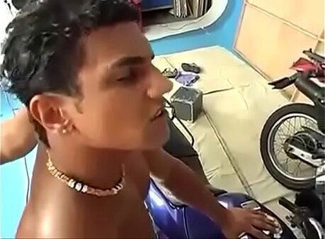 Fudendo hetero motoboy