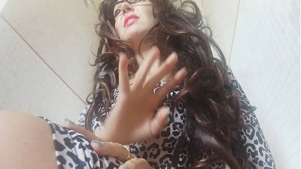 This sister-in-law looks haughty, pretends! actually really likes