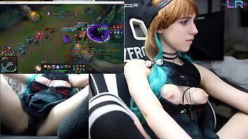 Teen Playing League Legends with Ohmibod