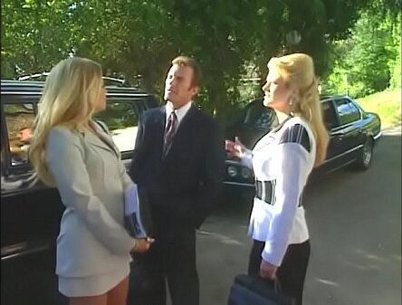 Beautiful blondes Raquel Vine Taylor Moore know please each other kissing each other'_s pussy