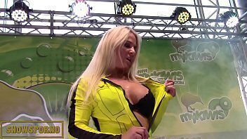 Kill Bill blonde french pornstar bigtits masturbation stage