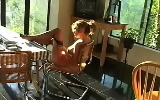 Tempting floozy puts unfathomable into pussy