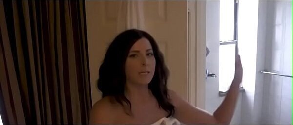 Mam&atilde_e gostosa dando filho banheiro