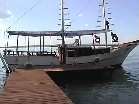 Blonde latina fucked dock while boats pass