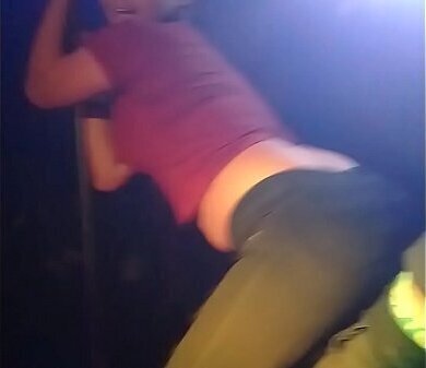 Veneca perreando duro discoteca..