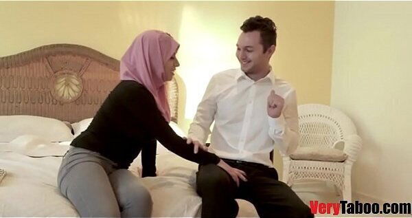 Daughter hijab fucks like machine!.