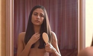 Beautiful teen Cira Nerri undressing