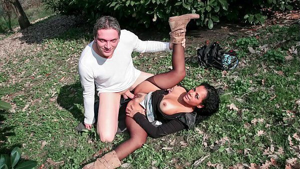 Amateur Euro Outdoor fuck with mature sexy ebony Italian July Maggio