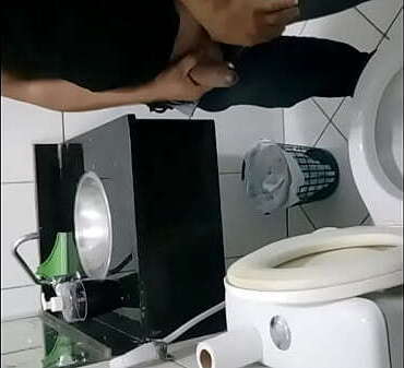 Outra espiada marmanjos mijando