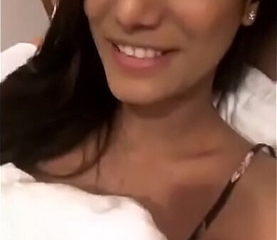 Poonam Pandey nipple shows