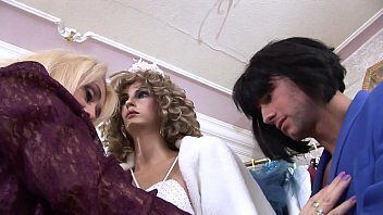 Dirty whore Petra Eagle gets knees give head before hard fucking