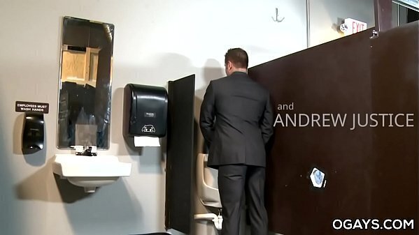 Men'_s room Alessio Romero, Andrew Justice