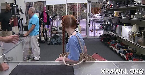 Dilettante earns some money engulfing riding dick