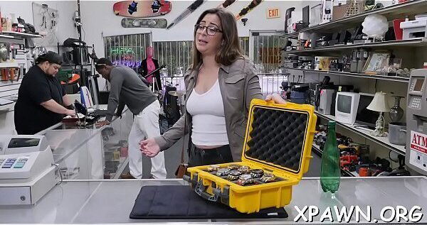 Nice tight body getting exposed reality video shop