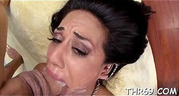 Hottie receiving dudes hard boner mouth with pleasure