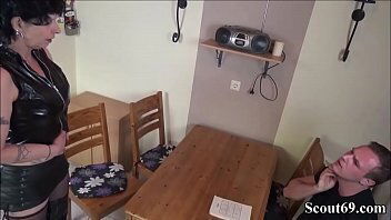 Freak schnapp sich ihren Enkel ficken Wochenende Freaky Grandma Seduce Step-Son Daughter Fuck