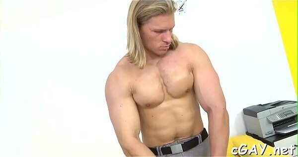 Hunk engulfing lover'_s schlong balls hungrily