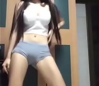 Novinha Oriental Sensualizando Thai Girls Dancing