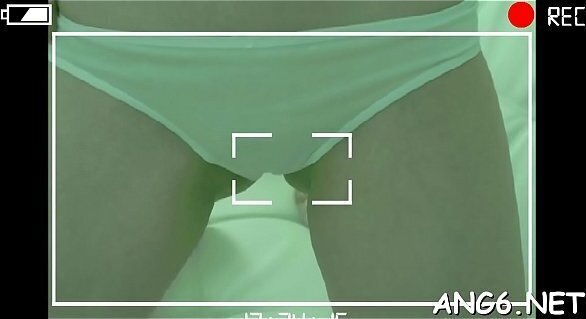 Slurping studs pecker makes beauty very down under