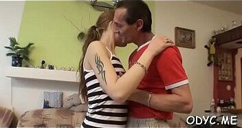 Dilettante chick lets older penetrate cuchy