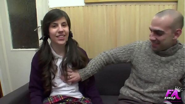 18yo, student fron religious college, wealthy parents, she'_s black sheep family.