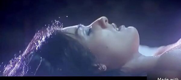 Raveena Tandon scene